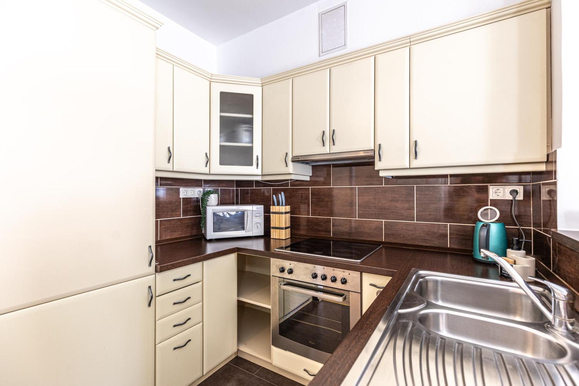 Gozsdu White Raven 504 With Free Underground Parking Apartmán *